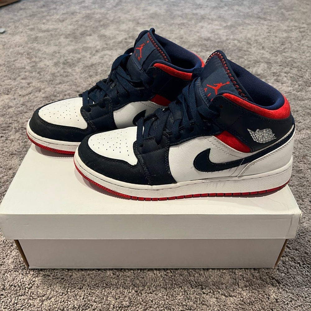 Air Jordan 1 mid SE Olympic
